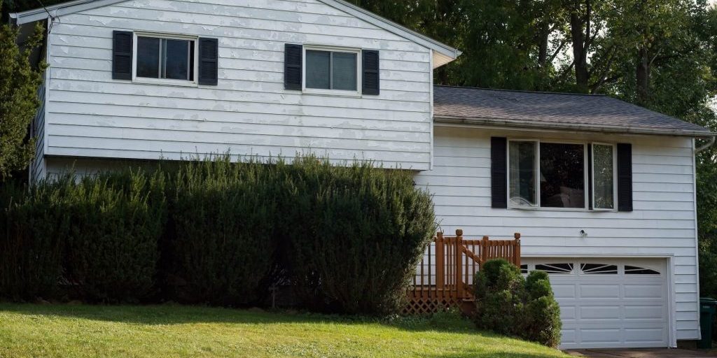 home exterior in ontario that needs painting